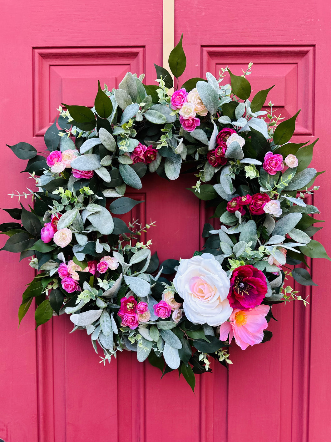 Vibrant mini ranunculus wreath